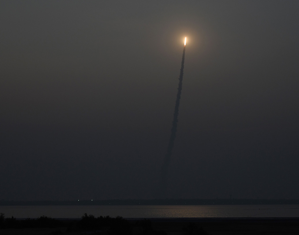 পাশাপাশি এক মিটার দূরত্বের ‘অবজেক্ট’ নির্ভুল ভাবে চিহ্নিত করতে পারবে এটি। শুধু শত্রুদের গতিবিধি নয়, এর সিন্থেটিক অ্যাপারচার সেন্সর আবহাওয়ার তথ্যও দেবে সঠিক ভাবে।