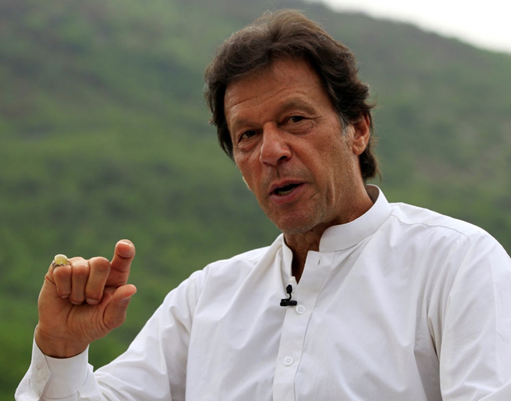 দুই দেশের মধ্যে পারস্পরিক সম্পর্কে যতই উত্তাপ থাক। ভারতের সাধারণ নির্বাচনে নরেন্দ্র মোদীর বিপুল জয়ের পর শুভেচ্ছা জানিয়েছেন পাক প্রধানমন্ত্রী ইমরান খান। দক্ষিণ পূর্ব এশিয়ায় শান্তি ও সমৃদ্ধি রাখার জন্য একসঙ্গে কাজ করার ইচ্ছাপ্রকাশ করেছেন তিনি।