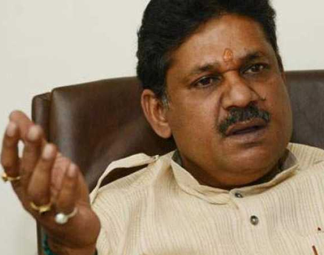 ঝাড়খণ্ডের ধানবাদ থেকে লড়েছিলেন কংগ্রেস প্রার্থী কীর্তি আজাদ। বিজেপি প্রার্থী পশুপতি নাথ সিংহের কাছে ৪৮৬১৯৪ ভোটে পরাস্ত হলেন তিনি।