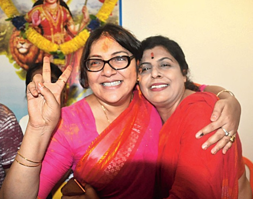 হুগলি থেকে বিজেপির হয়ে প্রতিদ্বন্দ্বিতা করেছিলেন লকেট চট্টোপাধ্যায়। অভিনয় থেকে কার্যত অবসর নিয়েছেন টলিউডের জনপ্রিয় অভিনেত্রী।