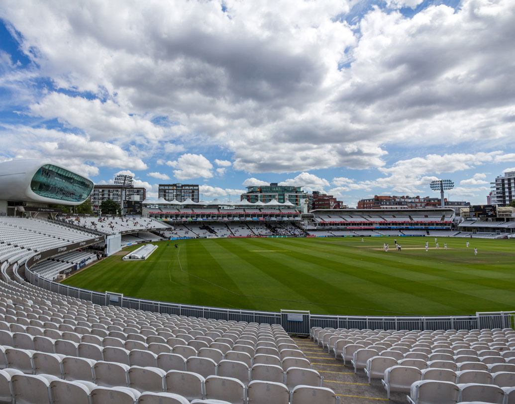 জানেন কি কোন কোন খেলোয়াড় রয়েছেন ভনের দলে? কোন তিন ভারতীয়ই বা জায়গা করে নিলেন ভন-স্কোয়াডে? কেন দলে জায়গা পেলেন তাঁরা? ভনের মতে, সারা বিশ্বে এই মুহূর্তে ওয়ান ডে ফর্ম্যাটে সেরা ফর্মে থাকা খেলোয়াড়দের নিয়েই তাঁর স্বপ্নের দল গড়েছেন তিনি।