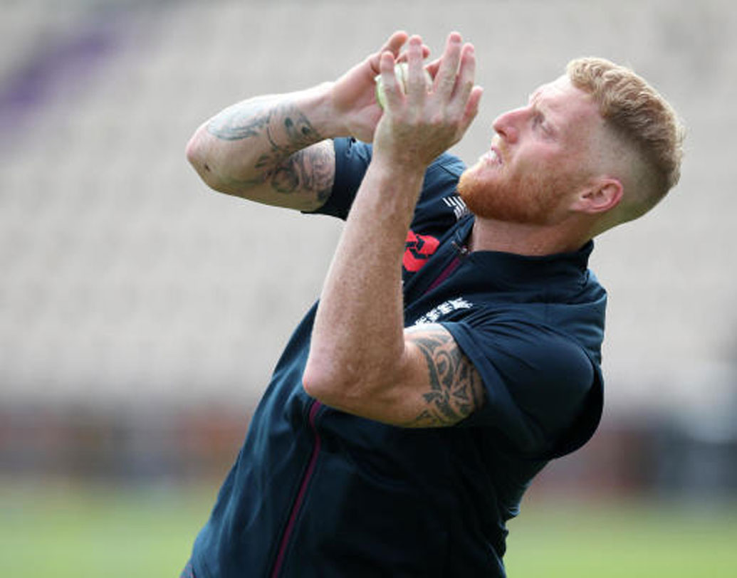 দুনিয়ার সব অলরাউন্ডারের দৌড়ে বেন স্টোকসকে সবচেয়ে এগিয়ে রেখেছেন ভন। তাই তাঁর দলে মিডল অর্ডারকে শক্ত ভিতের উপর দাঁড় করাতে তিনি আস্থা রাখছেন ইংল্যান্ডের বেন স্টোকসের উপর।