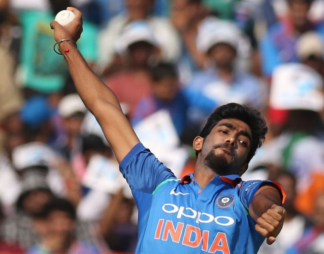 তবে এঁরাই শেষ নন, বোলিং লাইন আপকে শক্তিশালী করে তুলতে ভারতীয় ফাস্টবোলার যশপ্রীত বুমরাকে দলে রাখতে মোটেও ভোলেননি। বুমরাকে যোগ্য সঙ্গত করার জন্য দলে রেখেছেন অস্ট্রেলীয় বোলার প্যাট কামিন্স ও নিউজিল্যান্ডের পেসার ট্রেন্ট বোল্টকে।