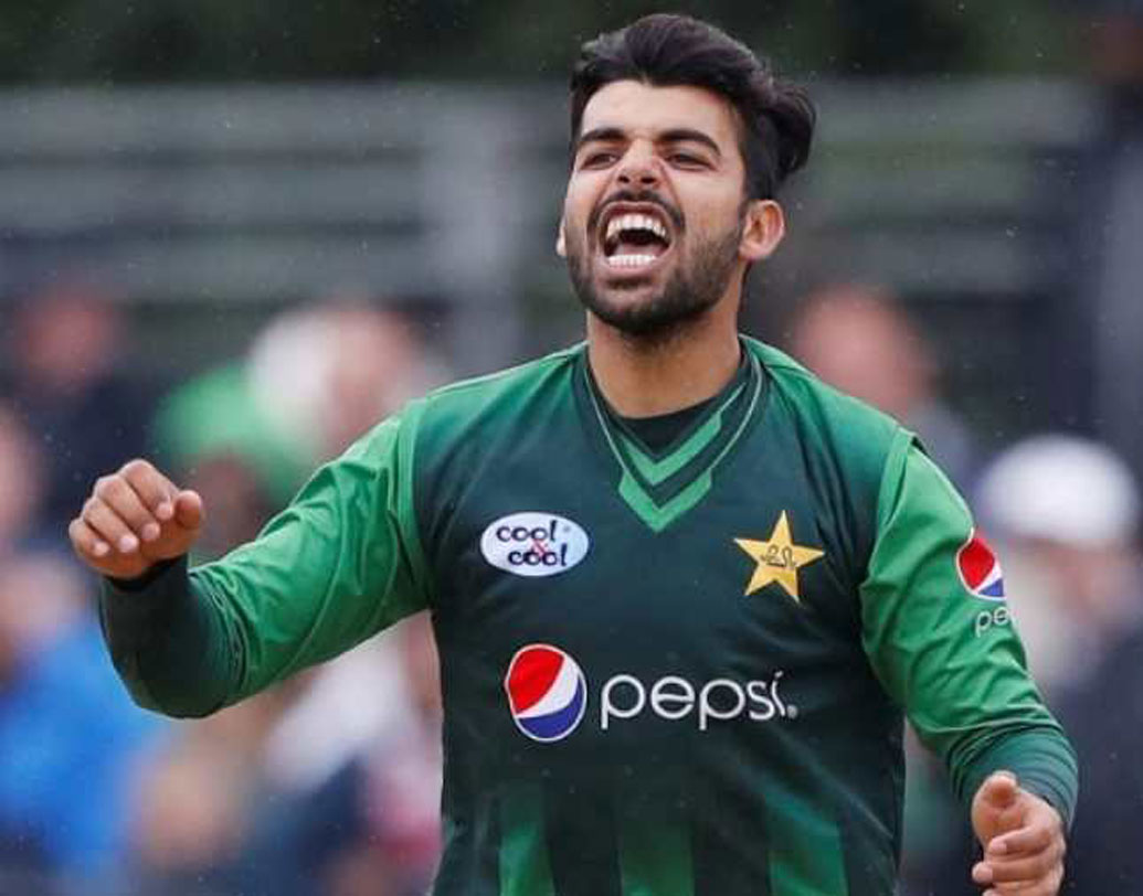 তবে শুধু পেসার হানাই নয়, বিপক্ষের ব্যাটিং শক্তি তছনছ করে দিতে পাকিস্তানের লেগ স্পিনার শাদাব খান ও ইংল্যান্ডের আদিল রশিদকে বেছেছেন ভন। তিন জন পেসার ও দুই স্পিনারে ভরসা রেখেই সেরা একাদশ সাজিয়েছেন তিনি।