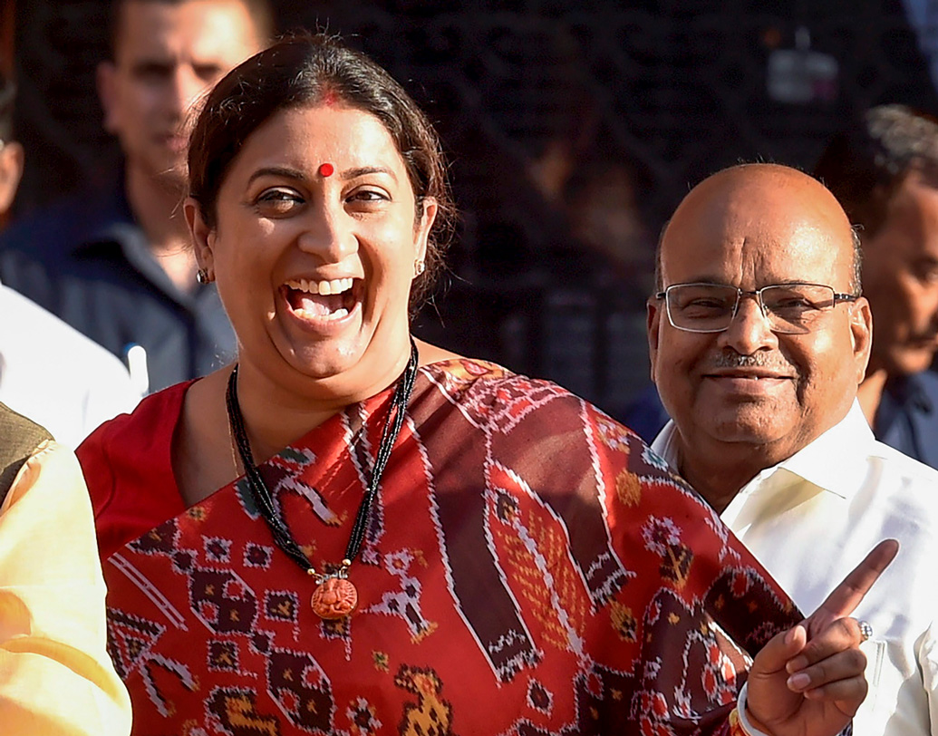 স্মৃতি ইরানি: টেলিভিশন জগতে দাপিয়ে বেরিয়েছেন এক সময়। এ বার ভোটের ময়দানেও বাজিমাত করলেন বিজেপির স্মৃতি ইরানি। দীর্ঘ দিনের চেষ্টায় গাঁধী পরিবারের গড় অমেঠী ছিনিয়ে নিতে সক্ষম হয়েছেন তিনি।