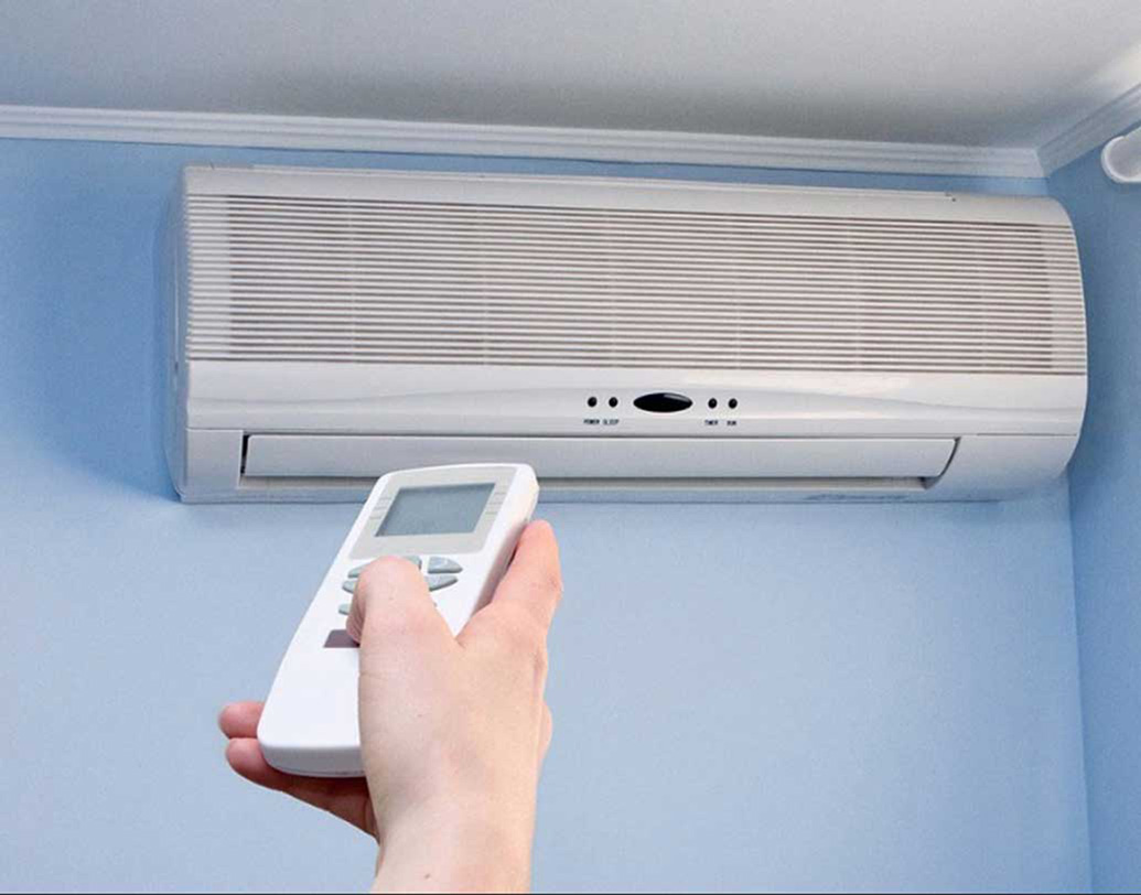 এসি থেকে হাইড্রো ফ্লুরো কার্বন এবং ক্লোরো ফ্লুরো কার্বন গ্যাস বেরোয়, যে গুলি পরিবেশের পক্ষে ক্ষতিকর গ্রিন হাউস গ্যাসের তালিকায় পড়ে। এই গ্রিন হাউস গ্যাসগুলিই বিশ্ব উষ্ণায়নের জন্য দায়ী। গরম থেকে নিষ্কৃতি পেতে তাই ঘরোয়া টোটকার সাহায্য নিন বরং। এতে সাশ্রয়ও হবে। আবার বাঁচবে পরিবেশও।