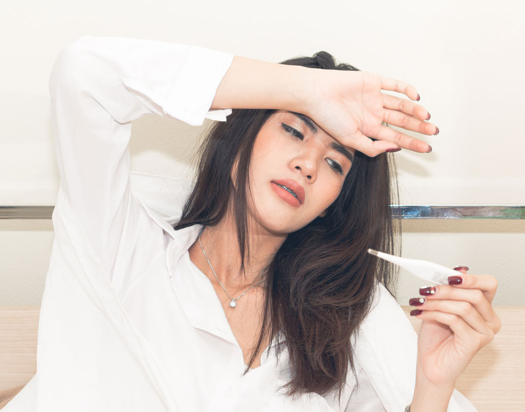 এই অসুখে ঘন ঘন জ্বর হয় এবং তা দীর্ঘ সময় ধরে থাকে। অনেকের ক্ষেত্রেই জ্বরের সঙ্গে খিঁচুনি থাকে। তাই অস্থিসন্ধিতে ব্যথার সঙ্গে দীর্ঘমেয়াদী জ্বর ও সঙ্গে খিঁচুনি থাকলে অবশ্যই চিকিৎসকের শরণ নিন।