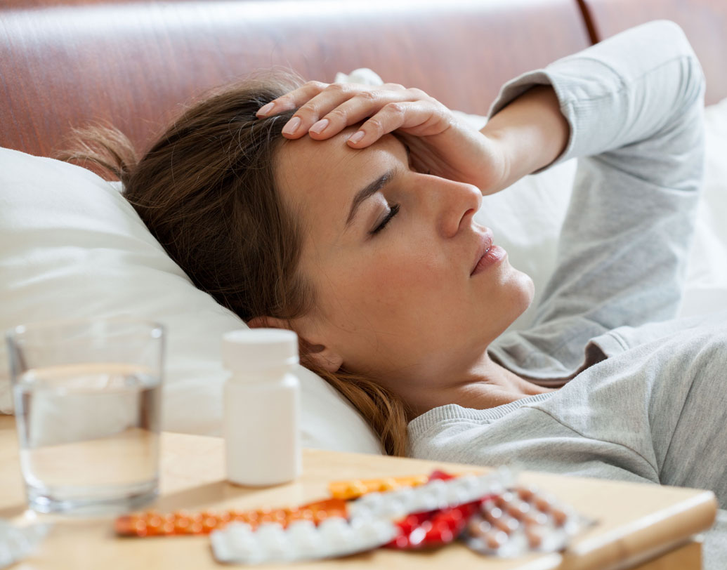 ঠিক কী এই অসুখ? জনস্বাস্থ্য বিশেষজ্ঞ সুবর্ণ গোস্বামীর মতে, অতিরিক্ত অ্যান্টিবায়োটিক খেয়ে শরীরের রোগ প্রতিরোধ ক্ষমতাটাকেই আসলে মেরে ফেলছি আমরা। ঘন ঘন অ্যান্টিবায়োটিক পড়ায় অসুখের ভাইরাস বা ব্যাকটিরিয়াও সে সব অ্যান্টিবায়োটিকের সঙ্গে লড়াই করার জন্য নিজেদের বিবর্তিত করে নিতে পারছে।