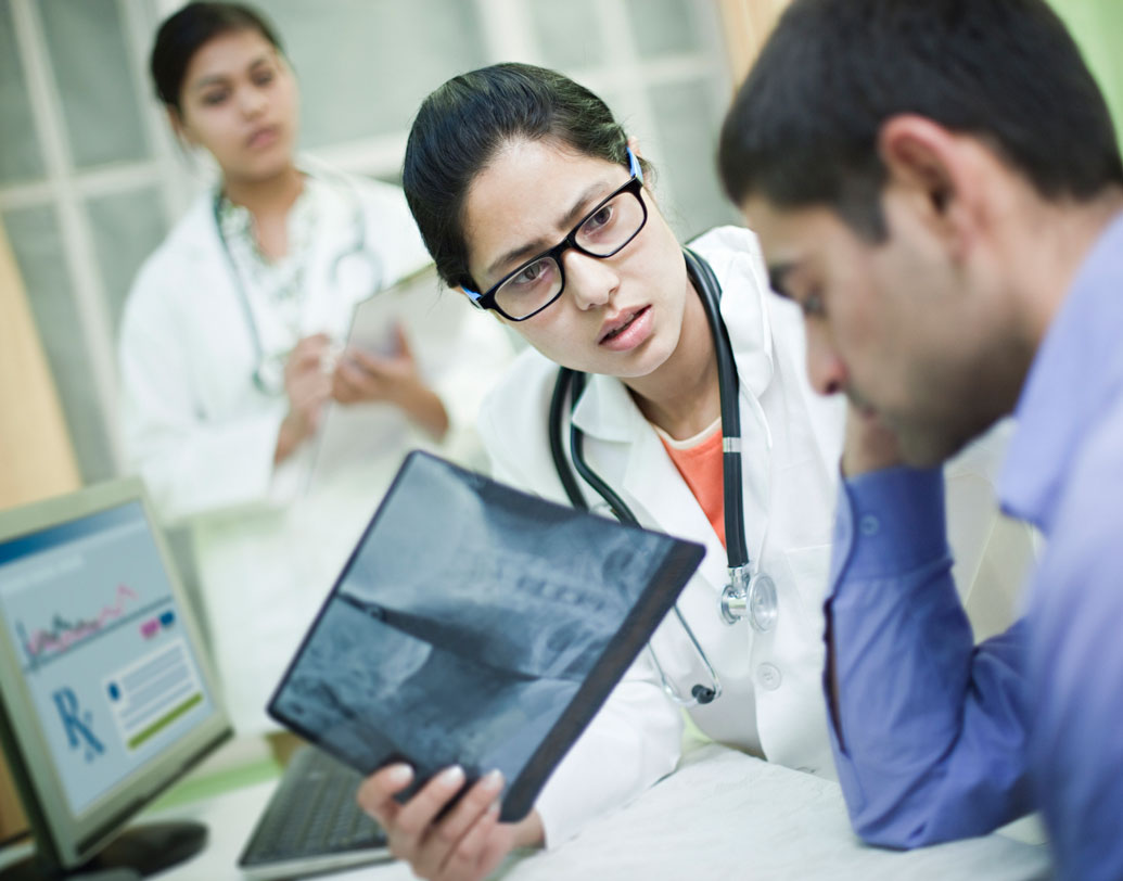 অ্যান্টিবায়োটিক থেকে নিজেদের বাঁচিয়ে চলা ব্যাকটিরিয়ারা মোট পাঁচ ধরণের সংক্রমণ ছড়াচ্ছে বলে মত চিকিৎসকদের। বেশির ভাগ ক্ষেত্রেই শরীরে রোগ প্রতিরোধ ক্ষমতার ঘাটতি থেকে রোগী আক্রান্ত হন হাসপাতালের ভিতরে। এমন অনেক সংক্রমণ রয়েছে যেখানে অ্যান্টিবায়োটিকই শেষ কথা, সুপারবাগ সেই অ্যান্টিবায়োটিককে নিস্ক্রিয় করে দিচ্ছে।