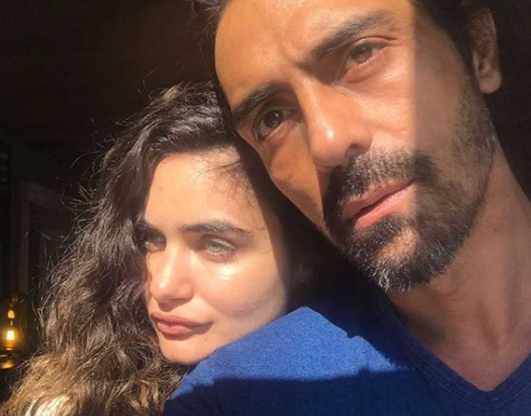 অর্জুন-গ্যাব্রিয়েলার এই নতুন খবরে মেহের কী ভাবে রিঅ্যাক্ট করেছেন? না! মেহের রেগে যাননি। তাঁর ঘনিষ্ঠ বন্ধু সংবাদমাধ্যমে জানিয়েছেন, অর্জুনের নতুন সম্পর্কের কথা শুনে মেহের নাকি এটুকু নিশ্চিত হয়েছেন যে, জীবনে এগিয়ে যাওয়ার সিদ্ধান্ত নিয়েছেন অর্জুন।