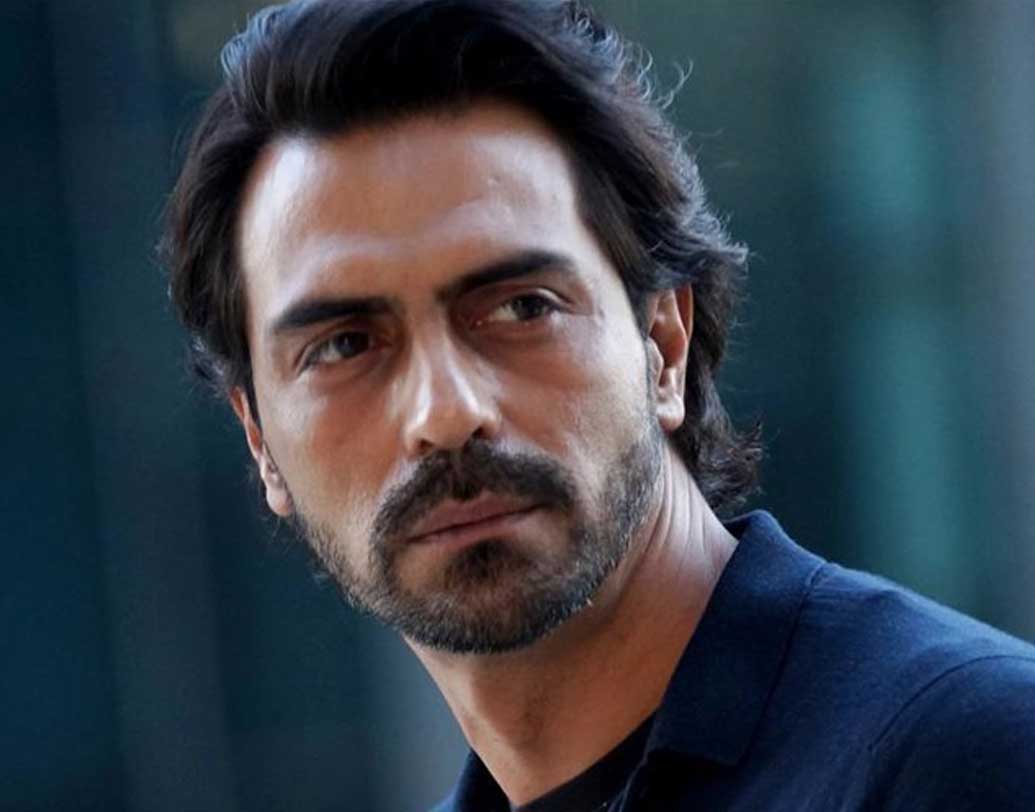 শোনা যায়,২০১৭-এ আইপিএলের সময় অর্জুনের সঙ্গে আলাপ হয়েছিল গ্যাব্রিয়েলার। আইপিএলের একটি দলের বিজ্ঞাপনী মুখ ছিলেন গ্যাব্রিয়েলা। সেই দলেরই অতিথি আপ্যায়ণের দায়িত্ব ছিল অর্জুনের সংস্থার ওপর।