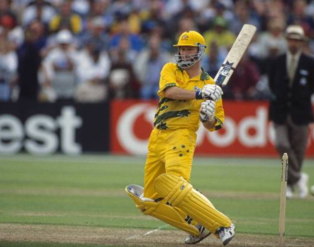 পাঁচ নম্বরে থাকবেন স্টিভ ওয়। ১৯৮৭ সালের বিশ্বকাপে ১৬৭ রান করেছিলেন স্টিভ। ১১ উইকেটও নেন। কিন্তু ১৯৯৯ সালে দক্ষিণ আফ্রিকার বিরুদ্ধে ১১০ বলে ১২০ রান করেছিলেন। দক্ষিণ আফ্রিকার বিরুদ্ধে অপর ম্যাচে করেন ৫৬।