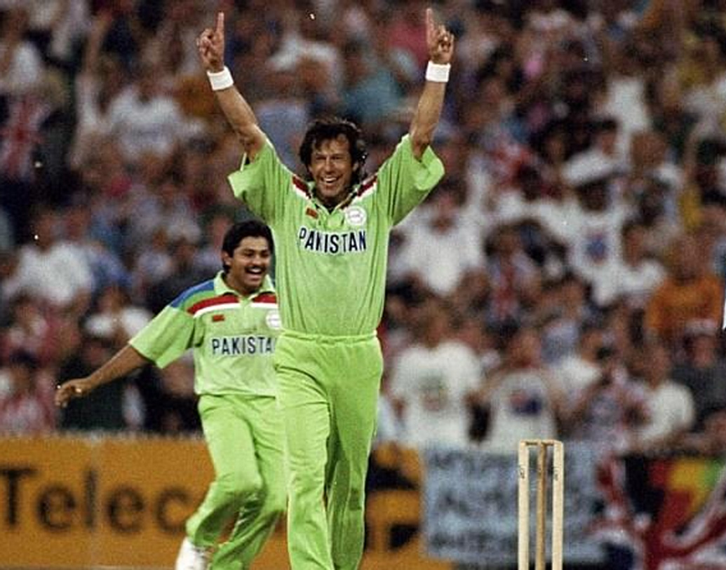 ইমরান খানকে রাখতেই হবে এই দলে। ১৯৯২ সালে তাঁর নেতৃত্বে চমৎকার খেলেছিল পাকিস্তান। পাঁচ ম্যাচে টানা জিতে ফাইনালে পৌঁছয় পাকিস্তান এবং অবশ্যই ইমরানের নেতৃত্বে। সহ-অধিনায়ক হিসাবে অন্যতম অলরাউন্ডার ইমরান থাকবেন এ দলে।