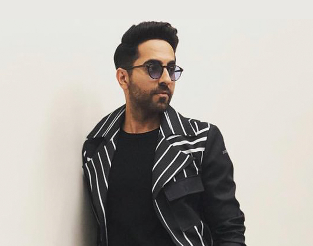 আয়ুষ্মান খুরানা: ছবি বাছার সময় ষষ্ঠ ইন্দ্রিয়ের উপর ভরসা করেন আয়ুষ্মান। কিন্তু সাফল্যের জন্য চোখ বন্ধ করে ভরসা করেন জ্যোতিষীকে। সংখ্যাতত্ত্ব মেনে ইংরেজিতে নিজের পুরো নাম Ayushaman Khurana-র বদলে Ayushmann Khurrana লিখতে শুরু করেছেন।