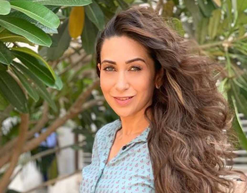 করিশ্মা কপূর: ‘শো ম্যান’ রাজ কপূরের নাতনি তিনি। সাফল্য পেতে তেমন কষ্ট করতে হয়নি। কিন্তু ব্যক্তিগত জীবনে কম ঝড়-ঝাপটা সইতে হয়নি তাঁকে। তার পর থেকে অভিনয়েও তেমন সুযোগ পাননি। জ্যোতিষীর পরামর্শ মেনে তাই ইংরেজিতে নিজের নাম থেকে ‘h’ বাদ দিয়েছেন  তিনি।