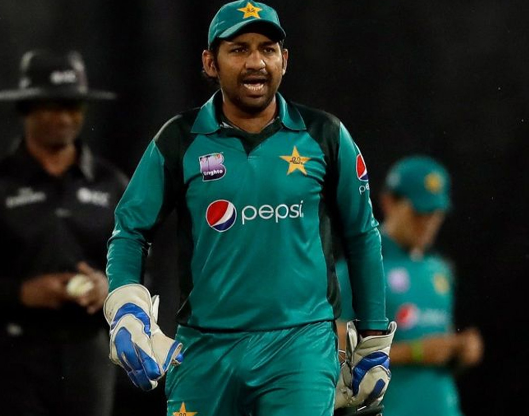 পাকিস্তানের সরফরাজ আহমেদ রয়েছেন ১৫ জনের দলে। ফিনিশার হিসাবে তিনি চমৎকার, কিন্তু ৩২ বছরের ডান হাতির ক্ষিপ্রতার খানিকটা অভাব রয়েছে। ২০১৫ সালের বিশ্বকাপের পর ঝুলিতে রয়েছে মাত্র একটি শতরান।