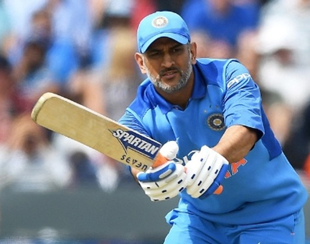 মহেন্দ্র সিংহ ধোনি, ভারত বিশ্বকাপ জিতেছে এই উইকেটরক্ষক-ব্যাটসম্যানের হাত ধরেই। শেষ বিশ্বকাপের পর ২০০০-এর উপর রান করেছেন। ৬১ ইনিংসে গড় ৪৪। স্ট্রাইক রেট ৮১-এর চেয়ে খানিকটা বেশি। গত বিশ্বকাপের পর থেকে সবচেয়ে বেশি ৩৫টি স্টাম্পিংয়ের রেকর্ড রয়েছে তাঁর দখলে। ভারতের সমর্থকরা তাঁর দিকে তাকিয়ে, এমনটা বললে ভুল হবে না।