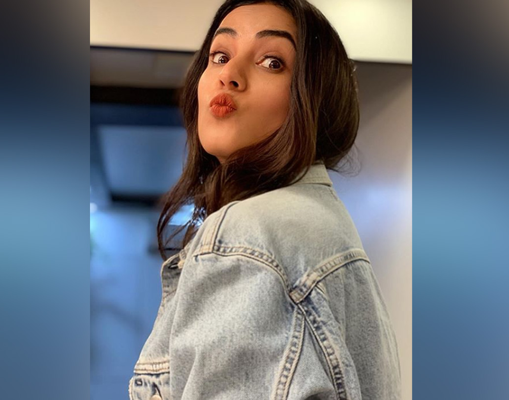 বাবা পুলিশ, একেবারেই রক্ষণশীল পরিবেশে মানুষ তিনি।