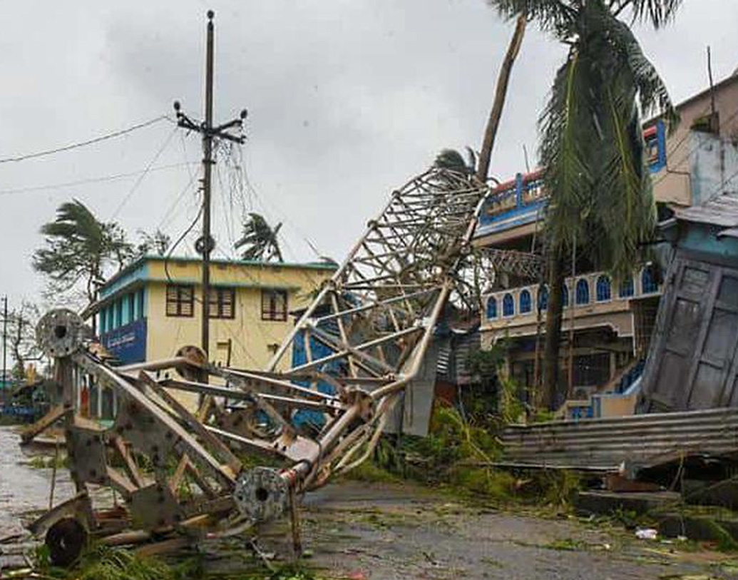 আবহাওয়া দফতর পূর্বাভাস দিয়েছিল, বিকেল ৩টে নাগাদ ওড়িশা উপকূলে আছড়ে পড়বে ফণী। কিন্তু তার অনেক আগেই সকাল ৮টা ৫০ মিনিট নাগাদ ওড়িশার গোপালপুর এবং পুরীতে আছড়ে পড়ে।