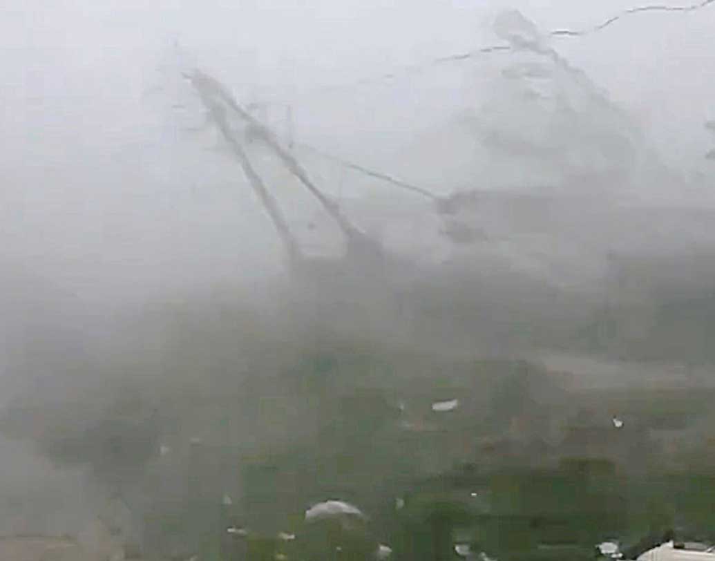 অগ্রিম সাহায্য হিসাবে ঘূর্ণিঝড় বিধ্বস্ত এলাকাগুলির জন্য ১০০০ কোটি টাকা দেওয়ার কথা ঘোষণা করেছে কেন্দ্র।