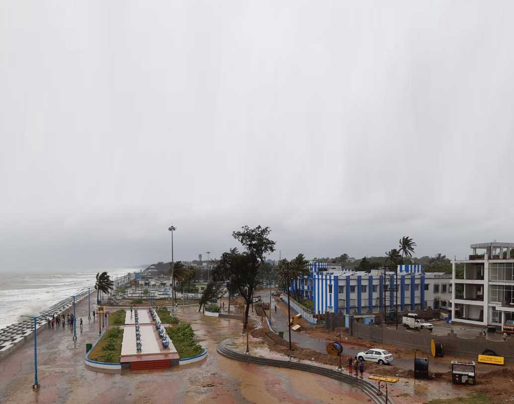 আলিপুর আবহাওয়া দফতরের অধিকর্তা গণেশ কুমার দাস এ প্রসঙ্গে বললেন, কলকাতায় ফণীর প্রভাবে সারাদিন বৃষ্টিপাত হবে। হাওয়ার গতিবেগও বাড়বে রাতের দিকে।