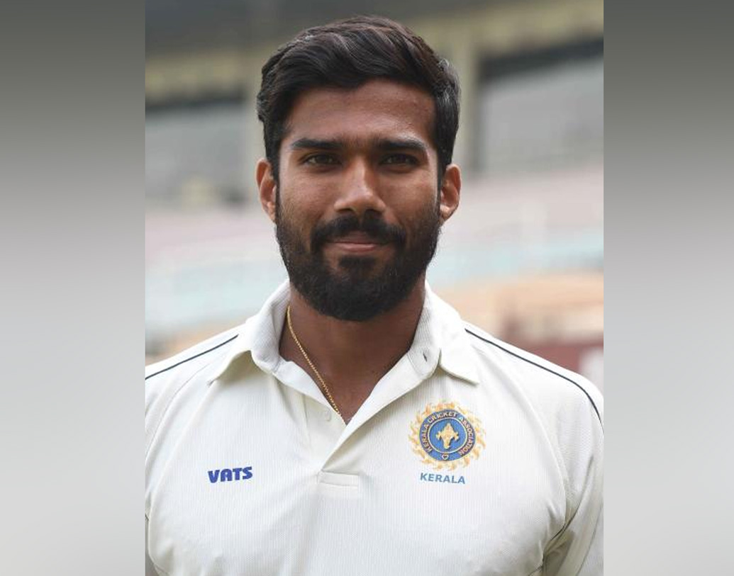 সন্দীপ ওয়ারিয়র থাকতে পারেন ১১ নম্বরে। তিনি  ঘরোয়া ক্রিকেটে কেরলের হয়ে খেলেন। দ্রুত উইকেট তুলে নেওয়ার ক্ষমতা রয়েছে তাঁর।