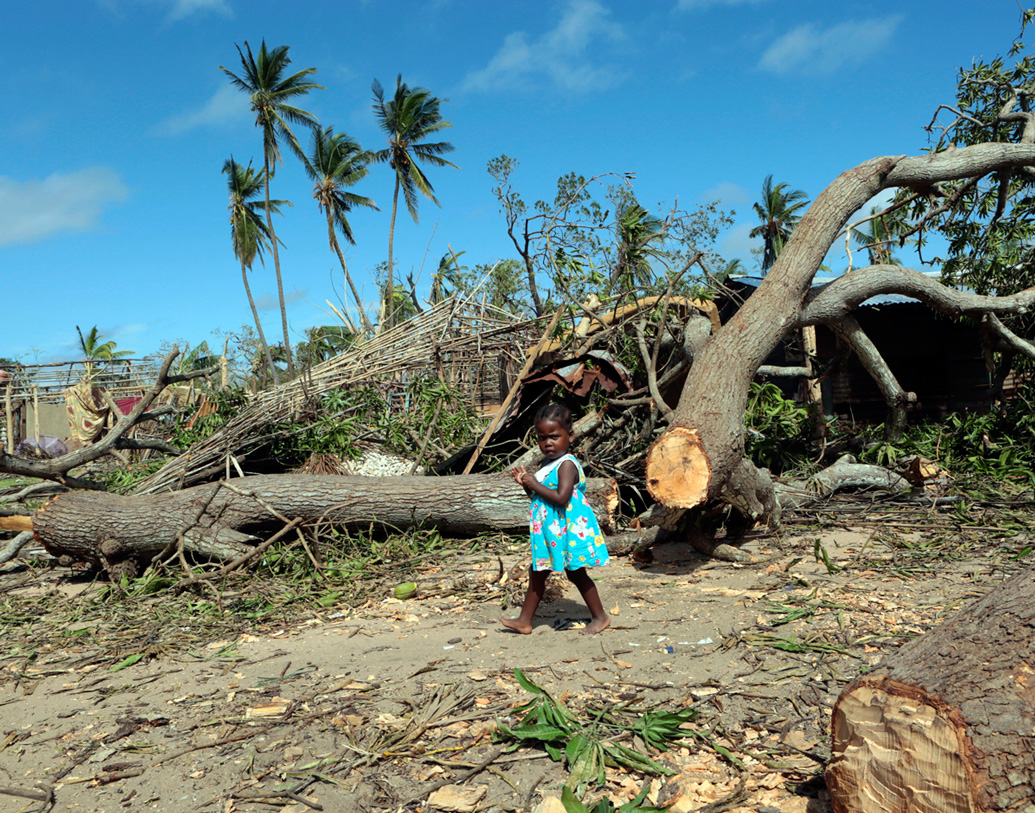 প্রবল সাইক্লোনে বিপর্যস্ত হয়েছে দক্ষিণ আফ্রিকার মোজাম্বিক। ইতিমধ্যেই ভয়াবহ সাইক্লোন ‘কেনেথ’এর কারণে মৃত্যু হয়েছে ৩৮ জন স্থানীয় বাসিন্দার। আরও বাড়তে পারে মৃতের সংখ্যা, আশঙ্কায় মোজাম্বিক সরকার।