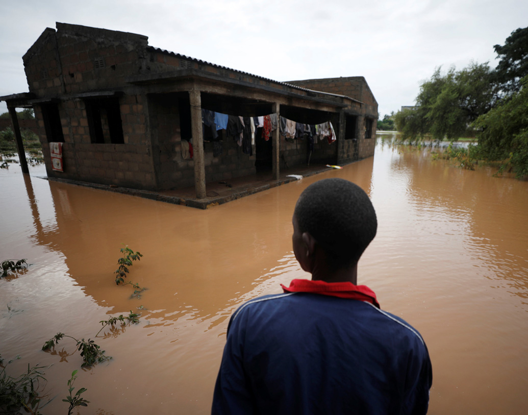 কেনেথ মোজাম্বিকের উত্তর উপকূল থেকে যতই ভেতরের দিকে অগ্রসর হবে ততই দুর্বল হয়ে পড়বে বলে জানিয়েছিলেন আবহাওয়াবিদরা। এর প্রভাবে প্রায় ২০ ইঞ্চি বৃষ্টিপাত হয়েছে।