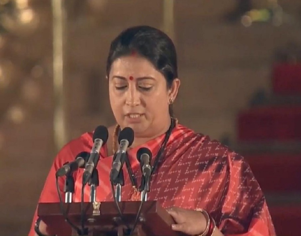 স্মৃতি ইরানি: গাঁধী পরিবারের গড় অমেঠী ছিনিয়ে এনেছেন। তাই মন্ত্রিত্ব একরকম পাকাই ছিল স্মৃতি ইরানির। এর আগে কেন্দ্রীয় মানবসম্পদ উন্নয়ন, তথ্যপ্রযুক্তি এবং বস্ত্রমন্ত্রীর দায়িত্ব সামলেছেন। তাঁর পদোন্নতি হতে পারে বলে জল্পনা।