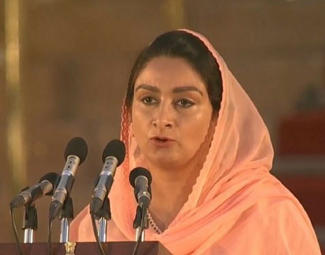 হরসিমরত কউর বাদল: এনডিএ-র আর এক শরিক শিরোমণি অকালি দল। তাদের নেত্রী হরসিমরত কউর বাদল গত বার খাদ্য প্রক্রিয়াকরণ মন্ত্রী ছিলেন। এ দিন ফের শপথ নেন তিনি।