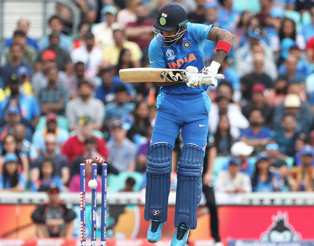 বাংলাদেশের বিরুদ্ধে সেঞ্চুরি হাঁকানোর পরে লোকেশ রাহুলকে চার নম্বরে দেখছেন ইডেনে মহারাজকীয় ইনিংস খেলার নায়ক। রাহুলকে চার নম্বরের জন্য ভাবায় বিজয় শঙ্করের জায়গা হচ্ছে না তাঁর প্রথম একাদশে। অথচ বিজয়কেই চার নম্বরের জন্য ভাবা হয়েছিল। একটা প্রস্তুতি ম্যাচ হিসেব বদলে দিয়েছে।