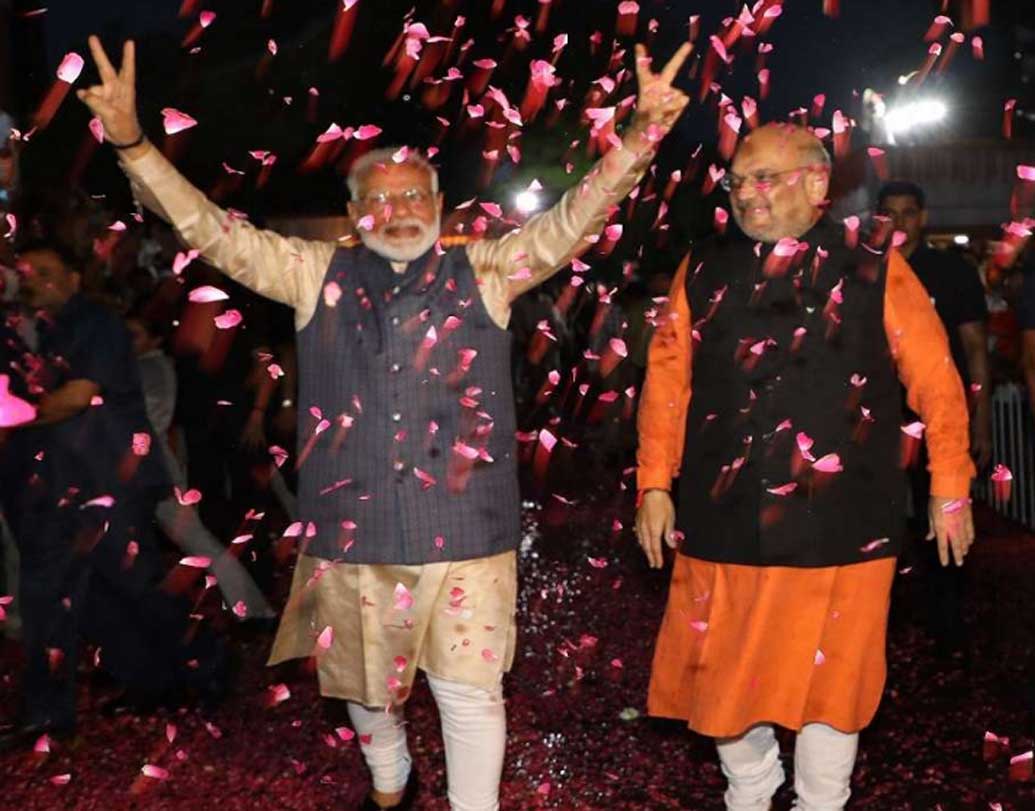 সন্ধ্যা ৭টায় শুরু হওয়ার কথা মোদীর শপথ গ্রহণ অনুষ্ঠানের। প্রায় ৮ হাজার আমন্ত্রিতের জন্য এলাহি আয়োজন করা হচ্ছে।