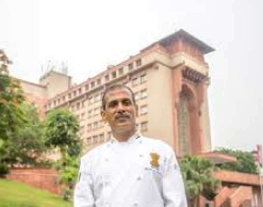 এই পদ রান্নার দায়িত্বে রয়েছেন বিশ্বের অন্যতম সেরা শেফ মাচিন্দ্র কস্তুরে, যাঁর রান্না চেটেপুটে খেয়ে প্রশংসা করে গিয়েছিলেন বারাক ওবামাও।