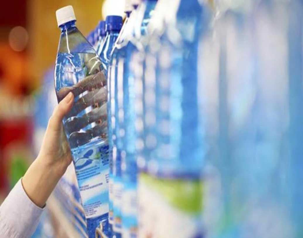 রাষ্ট্রপতি ভবন সূত্রে জানানো হচ্ছে, এ বারে অনেক বেশি জলের বোতল রাখা হবে। যাতে জলের জন্য কাউকে অসুবিধায় পড়তে না হয়।