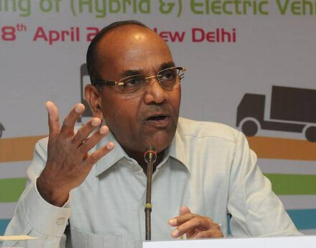 মন্ত্রিসভায় জায়গা হল না অনন্ত গীতের। শিবসেনা নেতা অনন্ত গীতে সামলেছিলেন ভারী শিল্প ও পাবলিক এন্টারপ্রাইজের মতো গুরুত্বপূর্ণ মন্ত্রক।