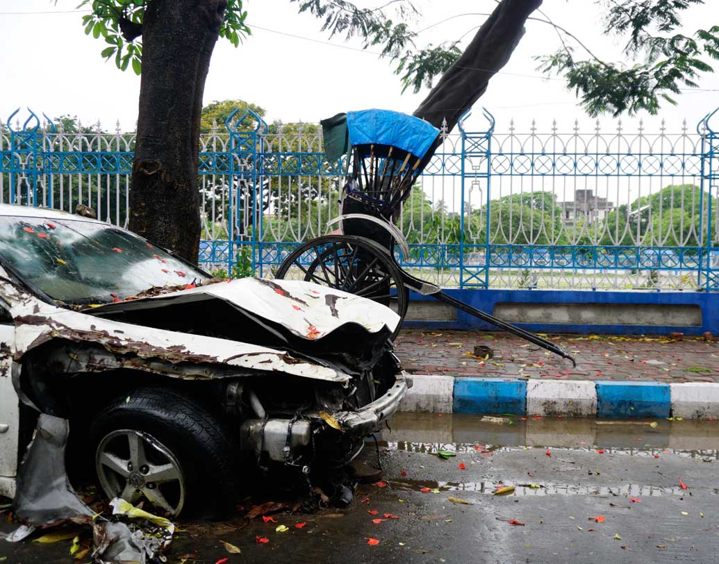 হলদিয়ার বিস্তীর্ণ এলাকা বিদ্যুৎহীন হয়ে পড়েছিল শুক্রবার ফণী আছড়ে পড়ার পর।