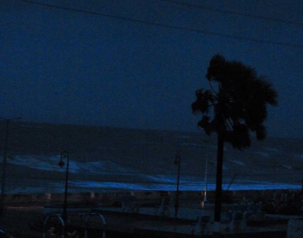 পশ্চিম মেদিনীপুরের পিয়াশালার কুন্দরীশোল গ্রামে বাজ পড়ে ভৈরব সাউ নামে ১২ বছরের এক স্কুলছাত্রের মৃত্যু হয়েছে।