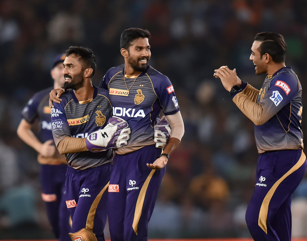 জিতে অঙ্কের হিসেবে এখনও প্লে অফের আশা বাঁচিয়ে রাখল কেকেআর। ১৩ ম্যাচে ১২ পয়েন্ট নিয়ে লিগ তালিকার পঞ্চম স্থানে উঠে এল নাইটরা। কোন মন্ত্রে এল এই মসৃণ জয়? দেখে নেওয়া যাক।