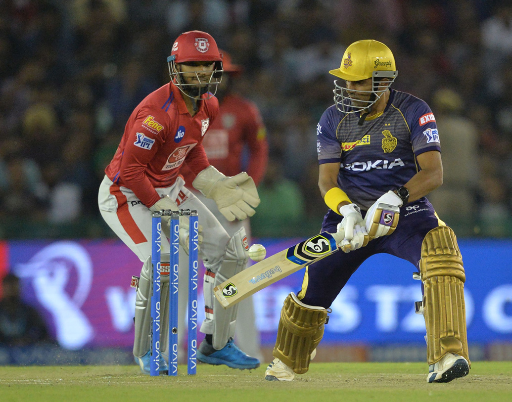 ১৪ বলে ২২ রান করলেন উথাপ্পা। লিন আউট হওয়ার পর শুভমনের সঙ্গে খেলে ম্য়াচের রাশ আলগা হতে দেননি। এক ওভারে একটা বাউন্ডারি ও ওভার বাউন্ডারি আসে কর্নাটকির ব্যাট থেকে।