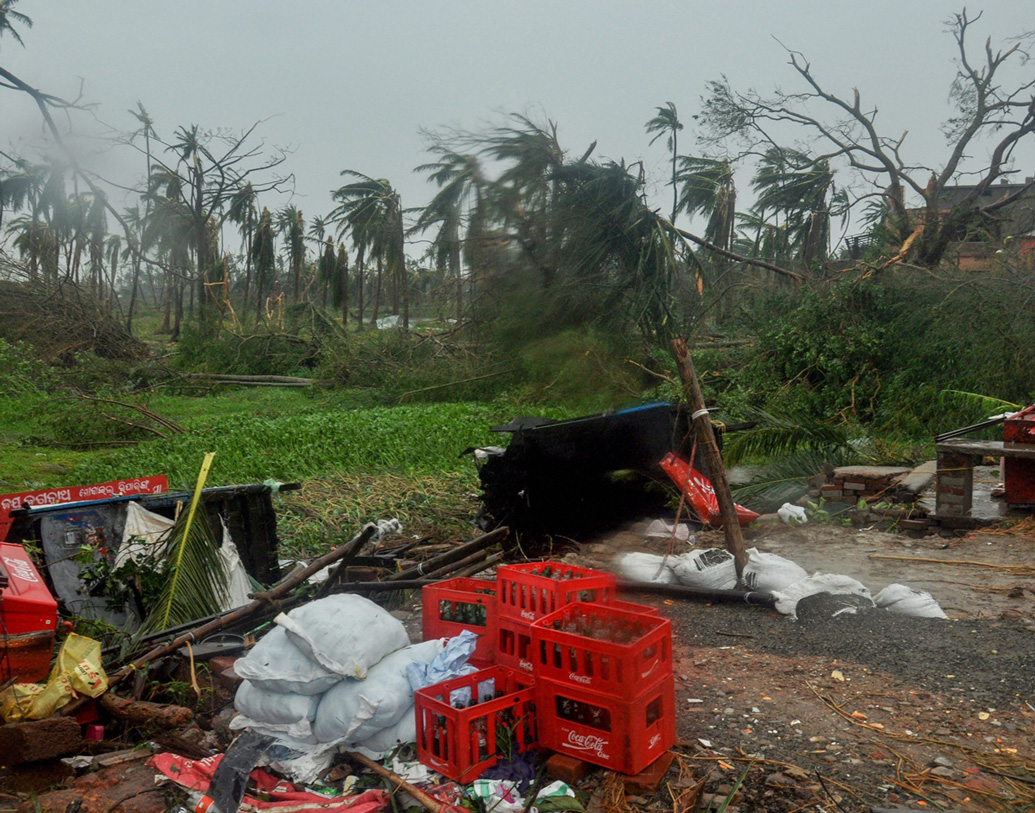 ভুবনেশ্বরে ঝড় বয়েছিল ১৪০ কিলোমিটার গতিতে। পরে কটক ও জাজপুরের কাছে সেই গতি কমে ১০০ কিলোমিটারের কাছাকাছি গিয়ে দাঁড়ায়।