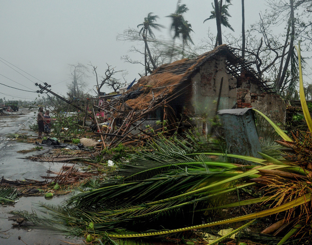 শুক্রবার সকাল আটটা নাগাদ চারদিক লন্ডভন্ড করে দিয়ে পুরো শক্তি নিয়ে পুরীতে আছড়ে পড়ে ফণী। তখন চার দিকে শুধু বৃষ্টি আর ঝড়।