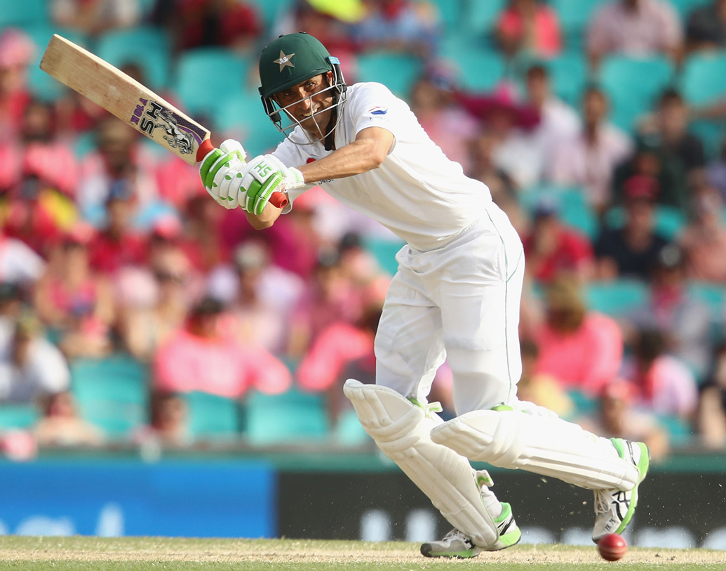 ইউনিস খান: রাজস্থান রয়্যালসের দলে ছিলেন তিনি। গ্রেম স্মিথ, শেন ওয়াটসন, ইউসুফ পাঠানরা থাকায় তিনি সুযোগ প্রায় পাননি। একটি ম্যাচে ৭ বলে ৩ রান করেছিলেন এই পাক ব্যাটসম্যান। রাজস্থান ৪১ রানে হারে সেই ম্যাচ। আর দলে জায়গা হয়নি তাঁর।