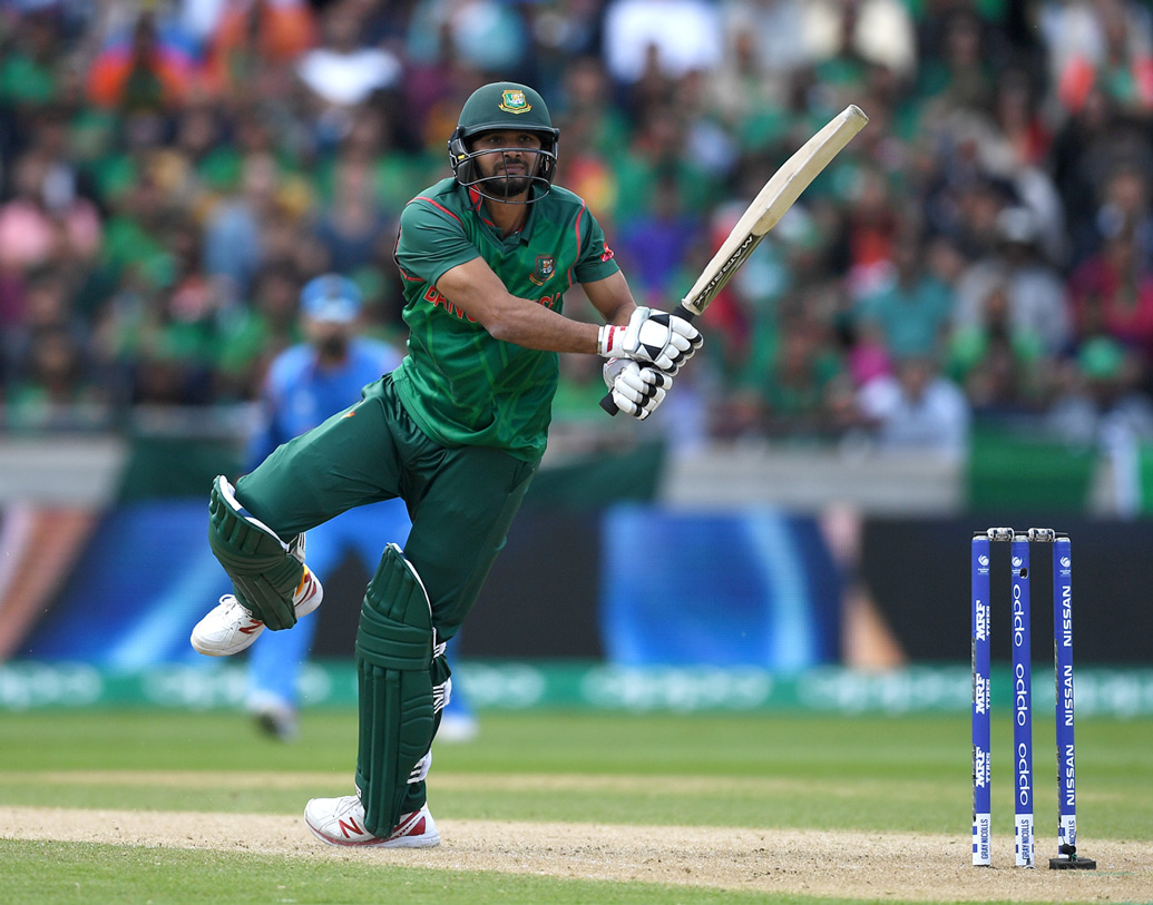 মাশরফি মোর্তাজা ২০০৯ সালে ছিলেন কলকাতা নাইট রাইডার্স দলে। পরে ব্যাট করতে নেমে ২ রান করেন তিনি। মোর্তাজা ৪ ওভার বল করে ৫৮ রান দেন, ইকনমি রেট ১৪.৫০। ওই ম্যাচ জিতে যায় ডেকান চার্জার্স। পরে দলে থাকলেও আর মাঠে নামেননি এই অলরাউন্ডার।