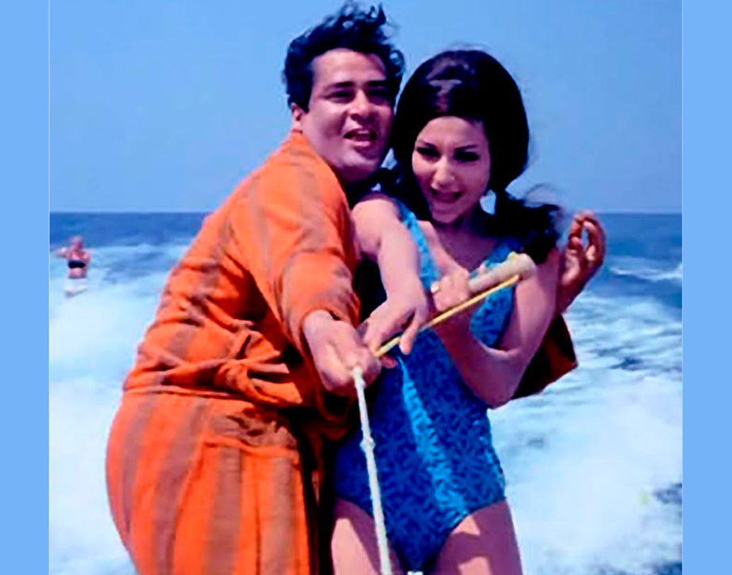 শর্মিলা বিকিনি পরে শুট করেছিলেন সেই সময় একটি ছবির জন্য। কিন্তু টাইগার বা তাঁর পরিবারের তরফে কোনওরকম বাধা আসেনি।