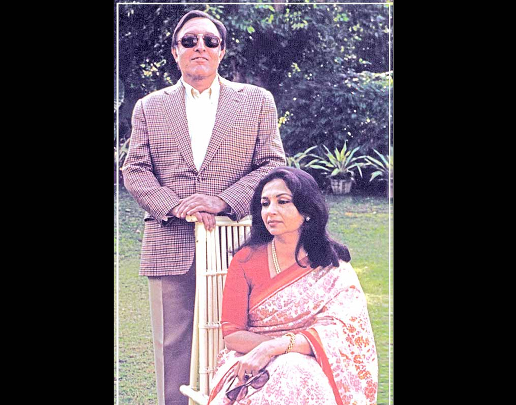 ‘আরাধনা’, কিংবা ‘অমর প্রেম’-এর মতো সুপারহিট সিনেমাগুলি শর্মিলা করেছিলেন মা হওয়ার পরে। সইফের দায়িত্ব পালন করতে নবাবও সব সময় তাঁর পাশে ছিলেন। কখনওই বিয়ের পর অভিনয় ছাড়তে বলেননি, সাক্ষাৎকারে শর্মিলা জানান এমনটাই।