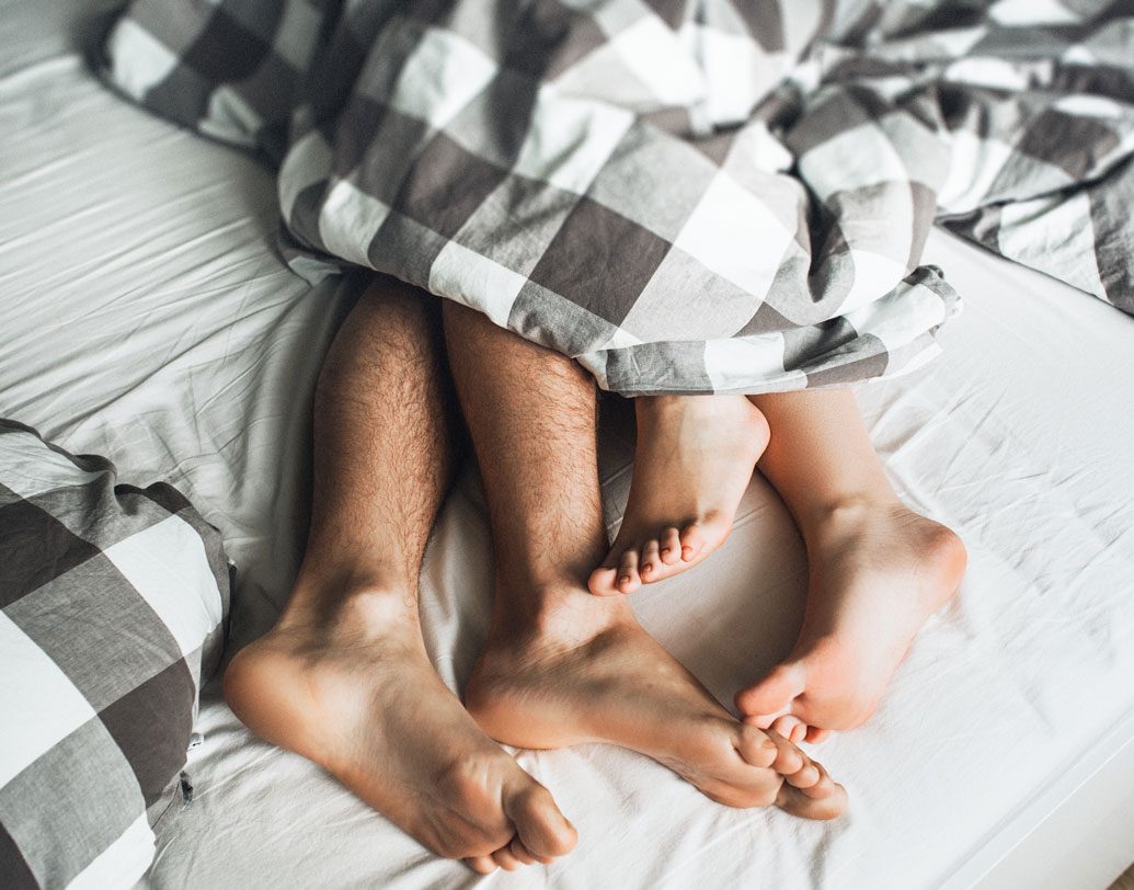 মনোবিদের মতে, ‘‘আসলে সমাজ এই সব সম্পর্ককে বাঁধে সামাজিক ও আর্থিক সুবিধা বুঝে। এই সব জটিলতা এড়াতেই সে নিজস্ব কিছু নিয়ম চালু করে ও সেখানে যৌনতাকেও জুড়ে দেয়। তবে মনে রাখা দরকার, সম্পর্ক কিন্তু মোটেও শরীরসর্বস্ব নয়। শরীরে এক জনের হয়ে মনে মনে দু’জনের হয়ে থাকাও যা, মন ও শরীর উভয়েই দু’জনের হয়ে থাকায় কোনও ফারাক নেই।’’