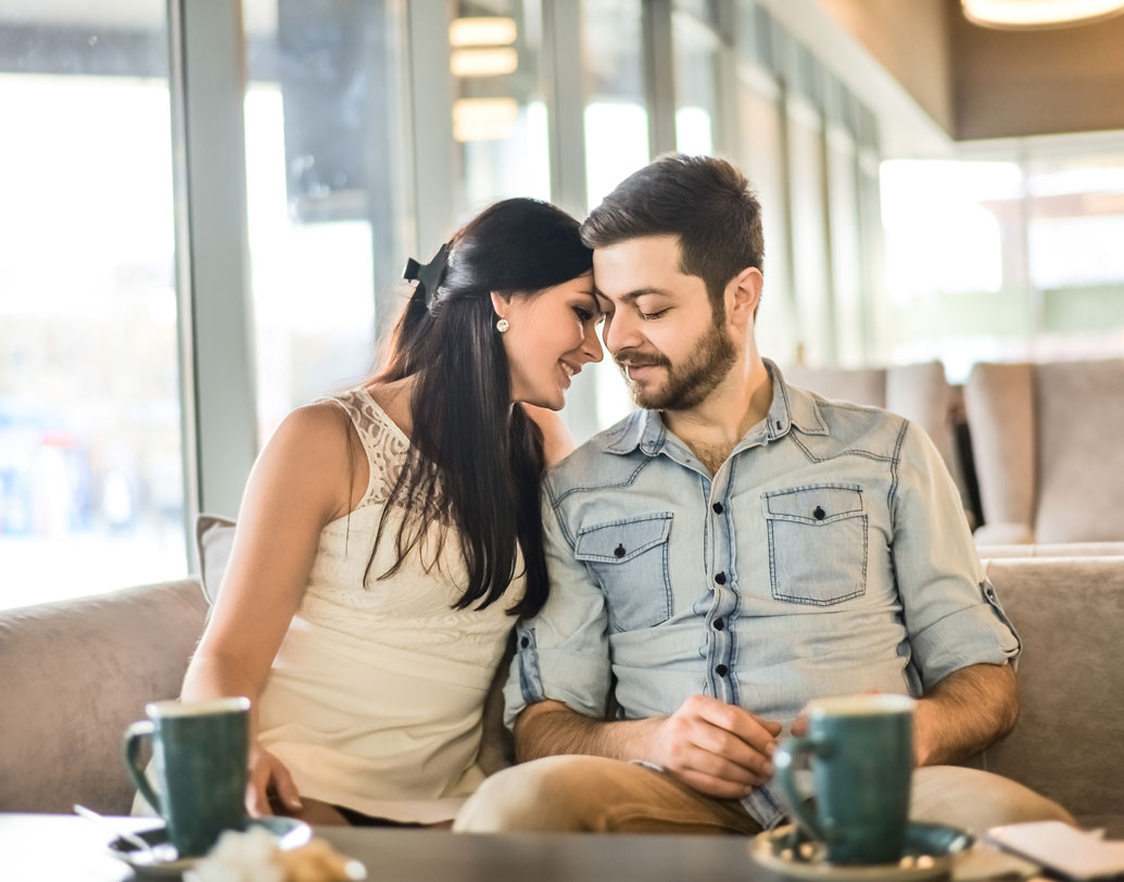 তাঁর মতে, ‘‘কেউ দু’জনকেই ভালবাসি বললে, তাকে ‘মিথ্যে’ বলে ধরে নেওয়ার প্রবণতা আমাদের রয়েছে। বিশ্বাসযোগ্যতা নিয়েও প্রশ্ন ওঠে সেখানে। কিন্তু অনেকেই দায়-দায়িত্ব দু’জনের ক্ষেত্রেই পালন করেন। এখানে অবশ্যই সঙ্গের মানুষদের অভিমান বা কষ্টের বিষয়টি আলাদা প্রসঙ্গ। কিন্তু কেউ দু’জনকে ভালবাসার দাবি করলে তা মিথ্যে নয়।’’