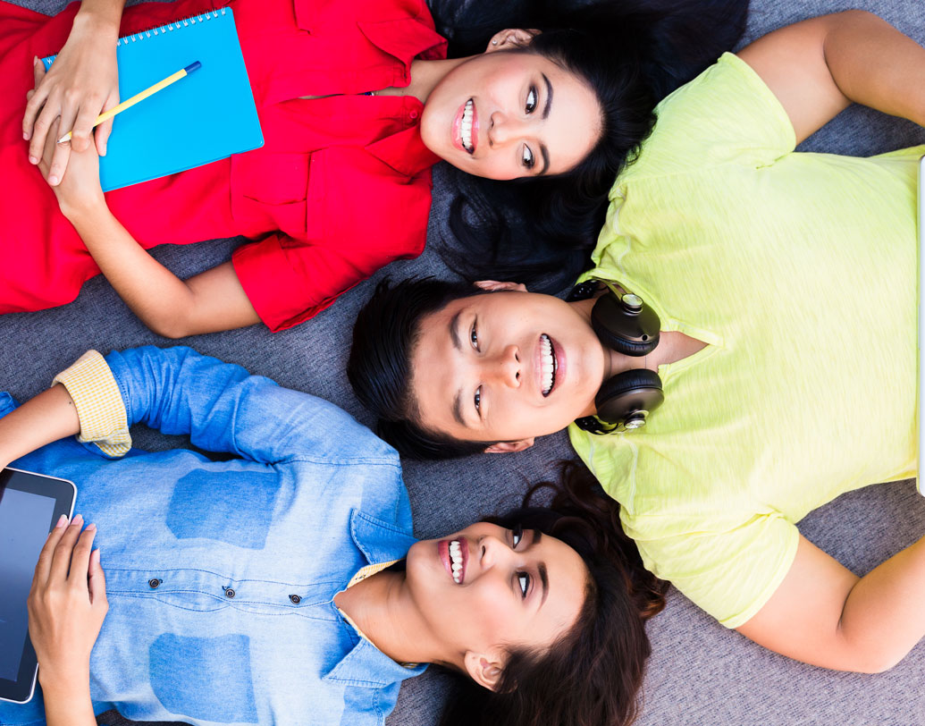 অতএব মনোবিদদের মতে, সঙ্গী থাকা সত্ত্বেও অন্য একজনকে মনে ঠাঁই দিলে আত্মদংশনে ভোগার কারণ নেই। কোনও সম্পর্কে কোনও প্রতিযোগিতা থাকে না। দায়-দায়িত্বে অবহেলা না করে, নিজের অবস্থান ও সাহস বুঝে তবেই এগোন। অন্তত সমাজ ও নিজের অনুভব, এই অসম লড়াই লড়তে পারার মতো শক্তি আছে কি না ভেবেই এগোন, তবে মনে রাখবেন একসঙ্গে দু’জনকে ভালবাসায় কোনও অন্যায় নেই।