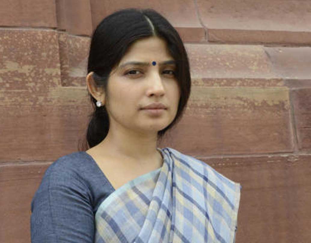 বিয়ের ১২ বছরের মধ্যেই উত্তরপ্রদেশের কনিষ্ঠতম মুখ্যমন্ত্রী হিসেবে শপথ নিয়েছিলেন অখিলেশ। অন্য দিকে ডিম্পলও রাজনীতিতে আসতে দেরি করেননি। যদিও ধাক্কা খেয়েছিলেন শুরুতেই। ২০০৯ সালে ফিরোজাবাদ লোকসভার উপনির্বাচনে ডিম্পল হেরে যান রাজনীতিক ও অভিনেতা রাজ বব্বরের কাছে।