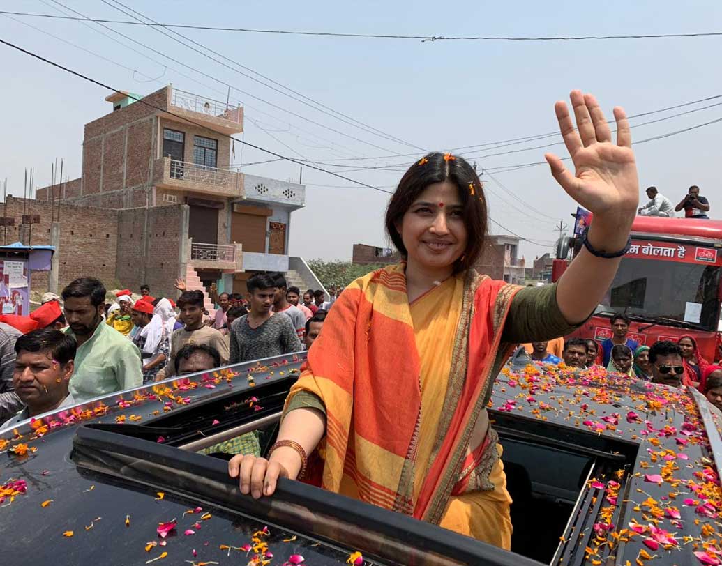 যদিও তিন বছরের মধ্যেই বিনা প্রতিদ্বন্দ্বিতায় ভোটে জিতে লোকসভায় যান ডিম্পল। ২০১২ সালে উত্তরপ্রদেশের কনৌজের সাংসদ হন তিনি। উত্তরপ্রদেশের ইতিহাসে তিনি হলেন চতুর্থ ব্যক্তি, যিনি বিনা প্রতিদ্বন্দ্বিতায় ভোটে জিতে সংসদে যান। তাঁর বিরুদ্ধে প্রার্থী দেয়নি কংগ্রেস, বিজেপি কেউই।